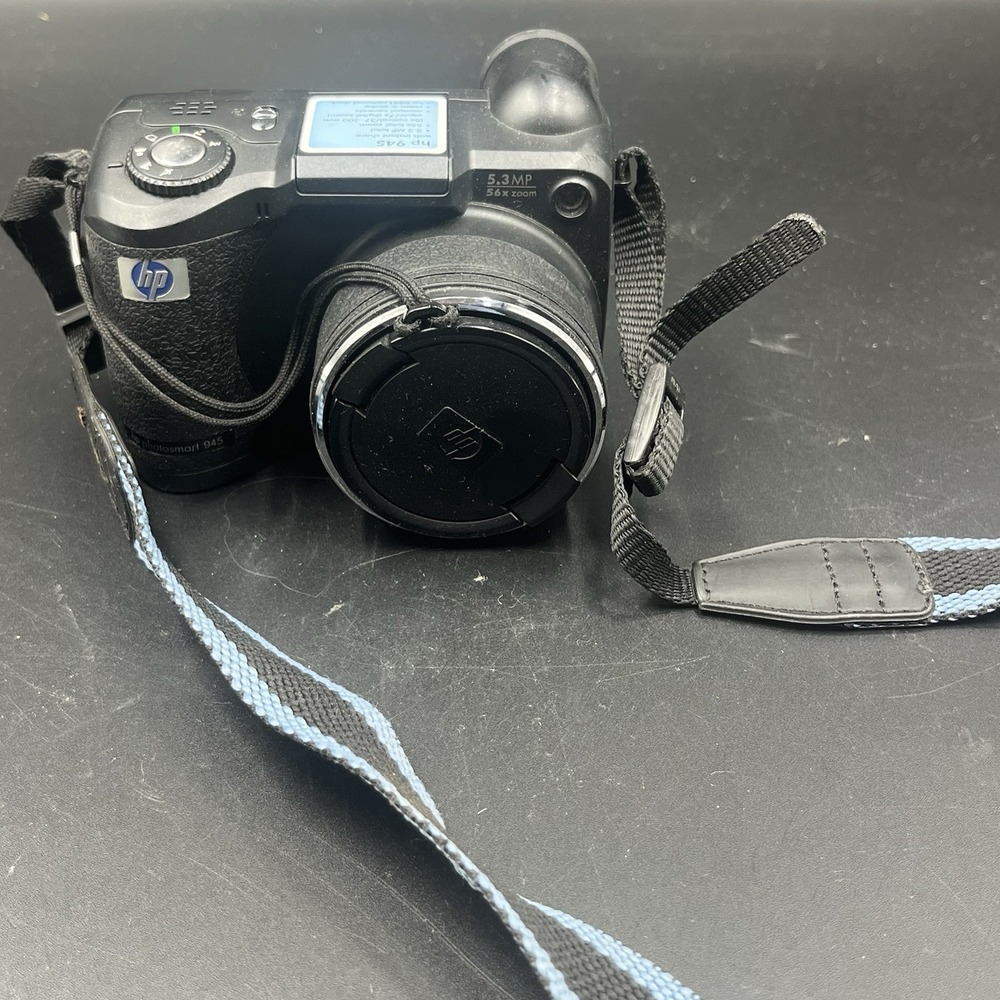 HP‎ PhotoSmart 945 5.3MP Digital Camera 8xOptical Zoom GRLYB-0310 w/ Accessories